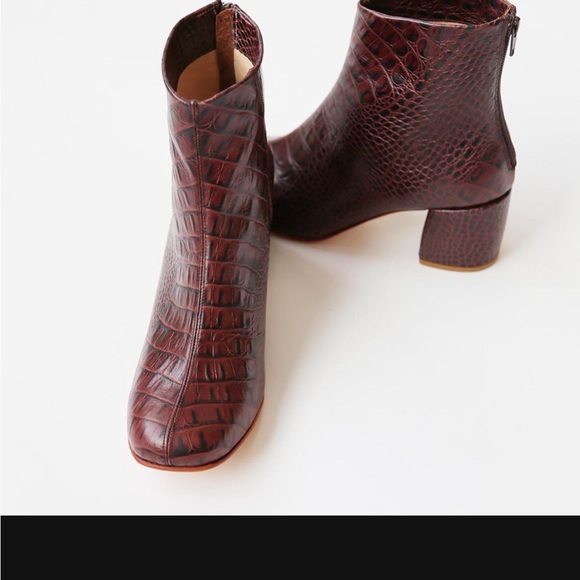 Zou Xou Dark Brown Crocodile Pattern Ankle Boots - Picture 16 of 16